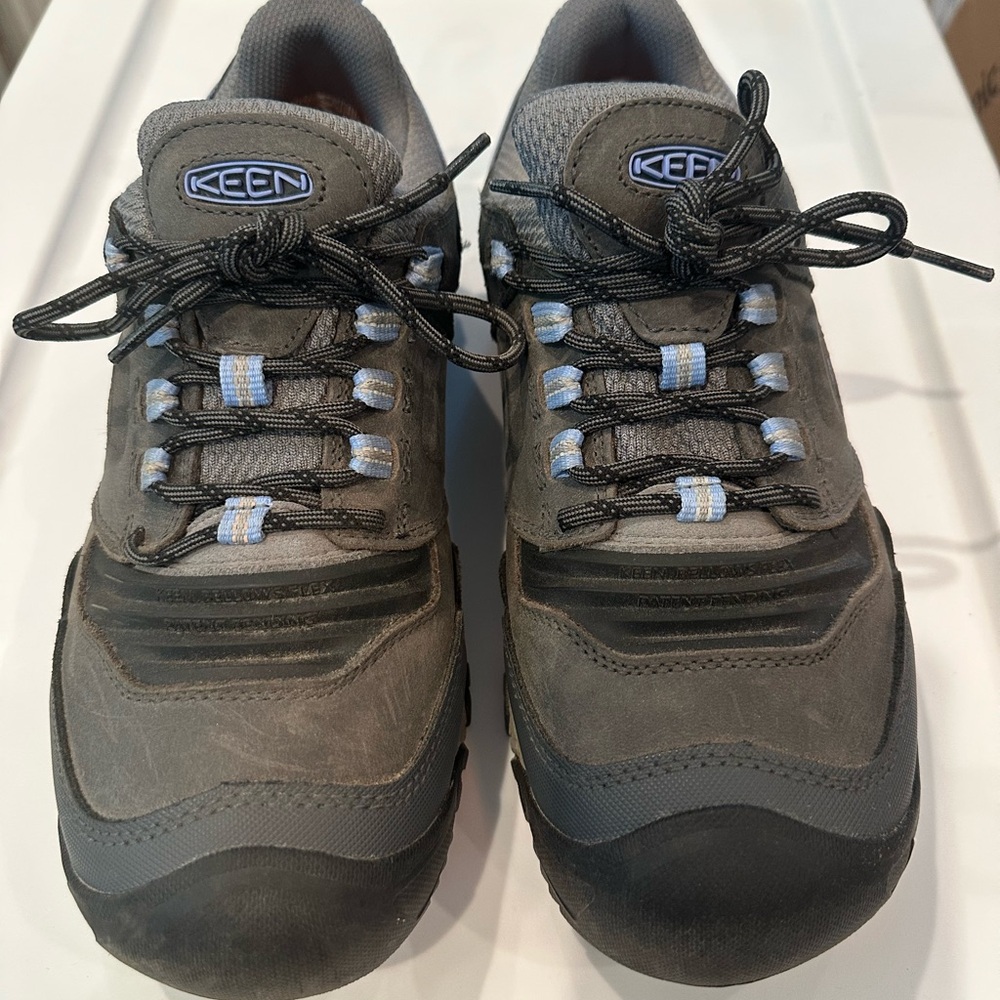 9M KEEN Women’s Gray Waterproof Hiking Shoes